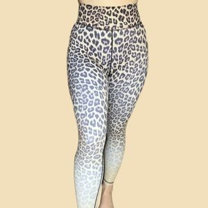 Vie Activewear leopard print yoga leggings!